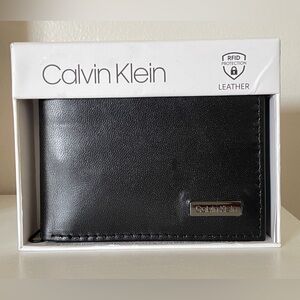 Calvin Klein Men's RFID Leather Minimalist Bifold Wallet Card ID Slots